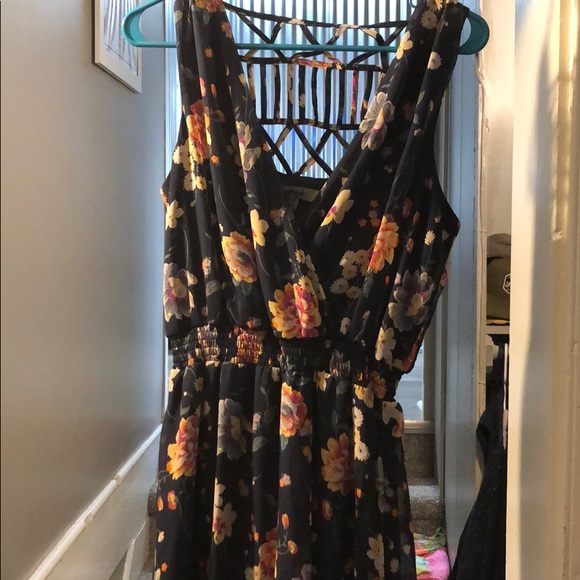 Maxi - Picture 2 of 4